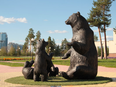 Скульптурная композиция «Медведи».